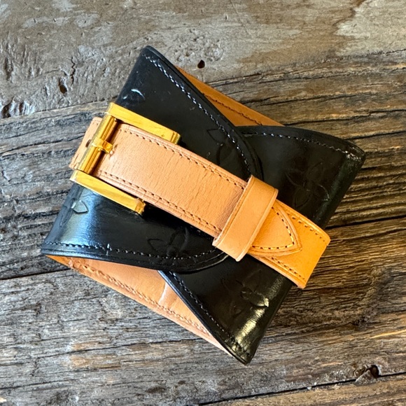 Louis Vuitton Lafayette Vernis Streetwear leather buckled bracelet cuff TH0968 - Picture 2 of 16